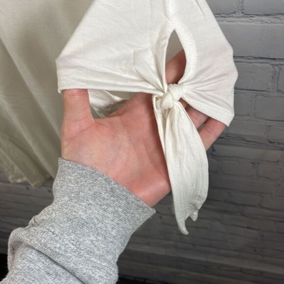 🌼✨ Marciano Cream Top - Size Medium - Perfect Condition - Picture 2 of 6